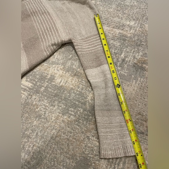 Express Asymmetrical Knit Sweater Wool Blend Size XSmall Neutral Beige Tan Ivory - Picture 9 of 10